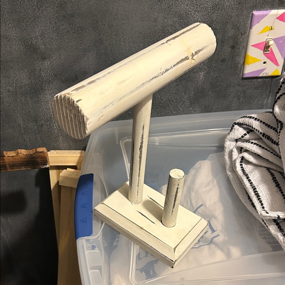 Rustic Cream Jewelry Stand